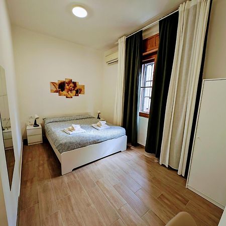 Guest House Il Glicine Stadio - Ospedale เชซานา ภายนอก รูปภาพ
