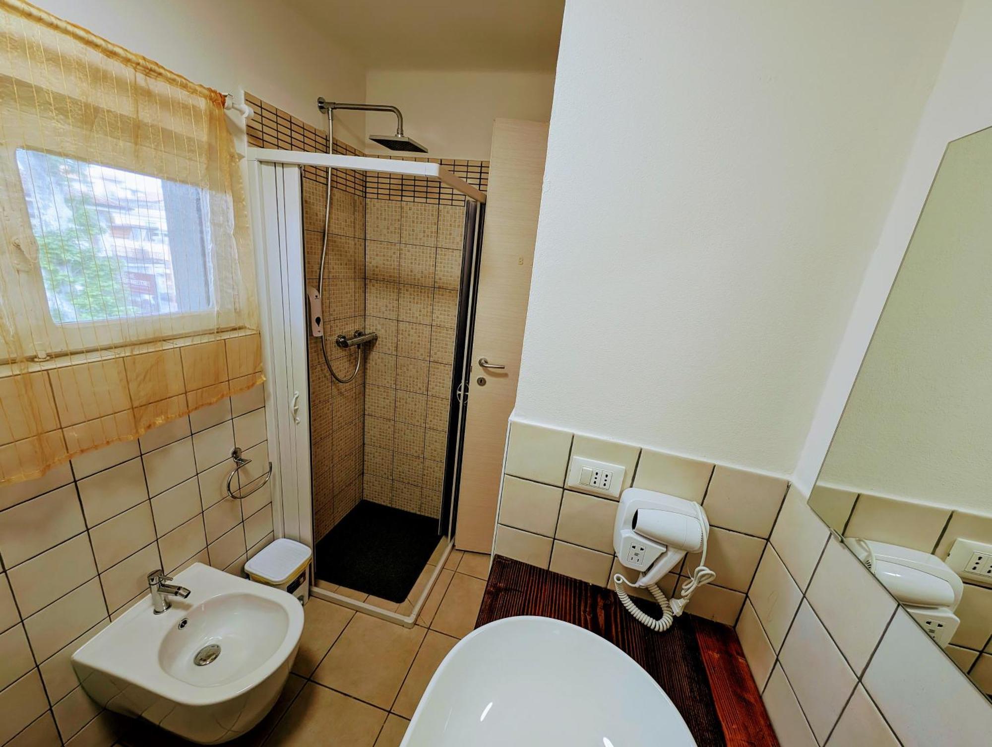 Guest House Il Glicine Stadio - Ospedale เชซานา ภายนอก รูปภาพ